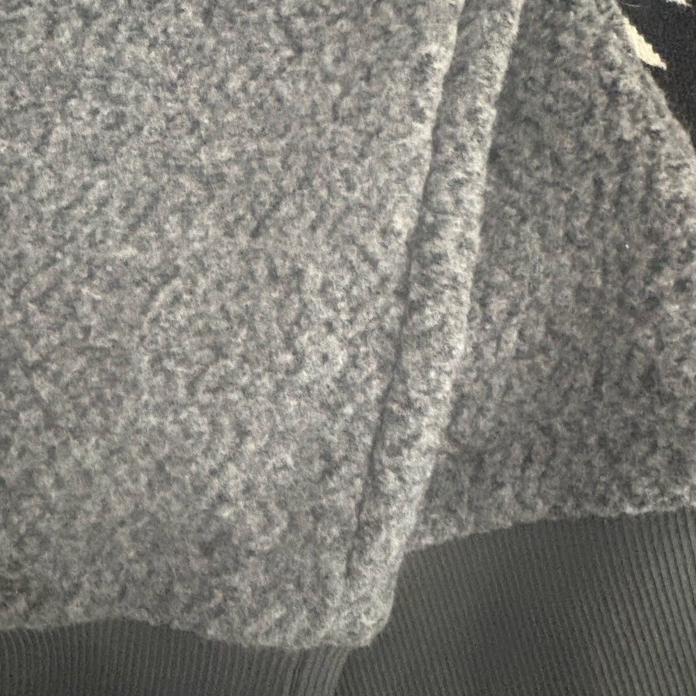Patagonia women’s Zip-Up Sweater in Heather Gray - Picture 5 of 8